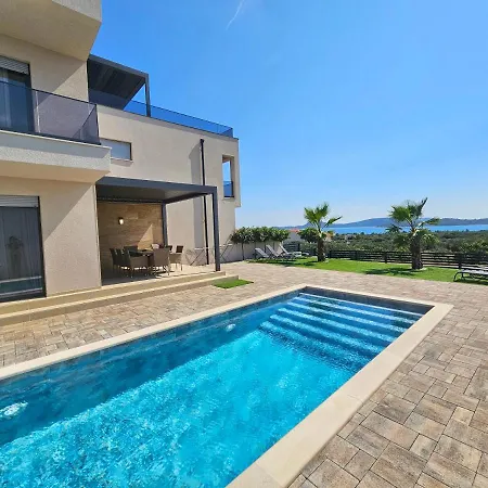 Villa Deluxe In *