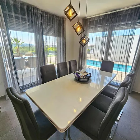 Villa Deluxe In *